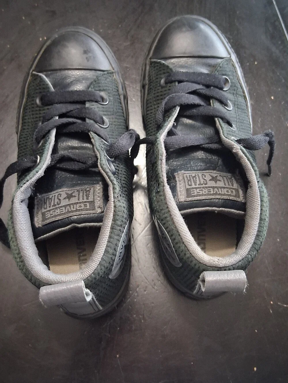 Converse Boy's Chuck Taylor All Star Axel Mid-top Sneakers. Size 1